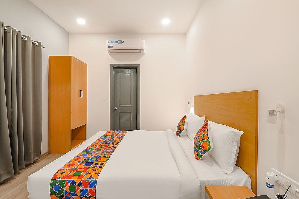 FabHotel BSA Deluxe Room 4