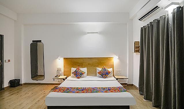FabHotel F9 Sector 51 Deluxe Room