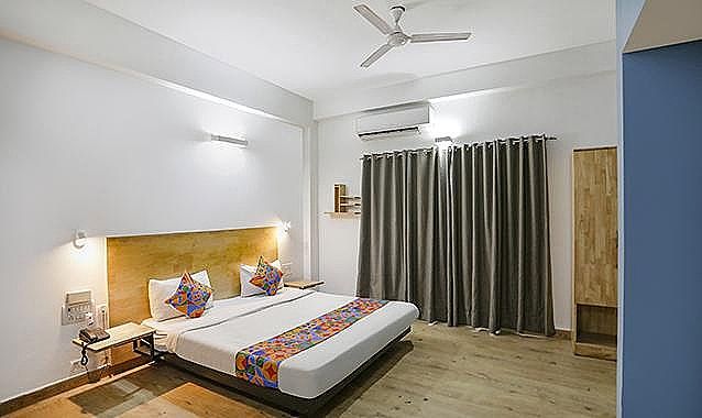 FabHotel F9 Sector 51 Deluxe Room 2