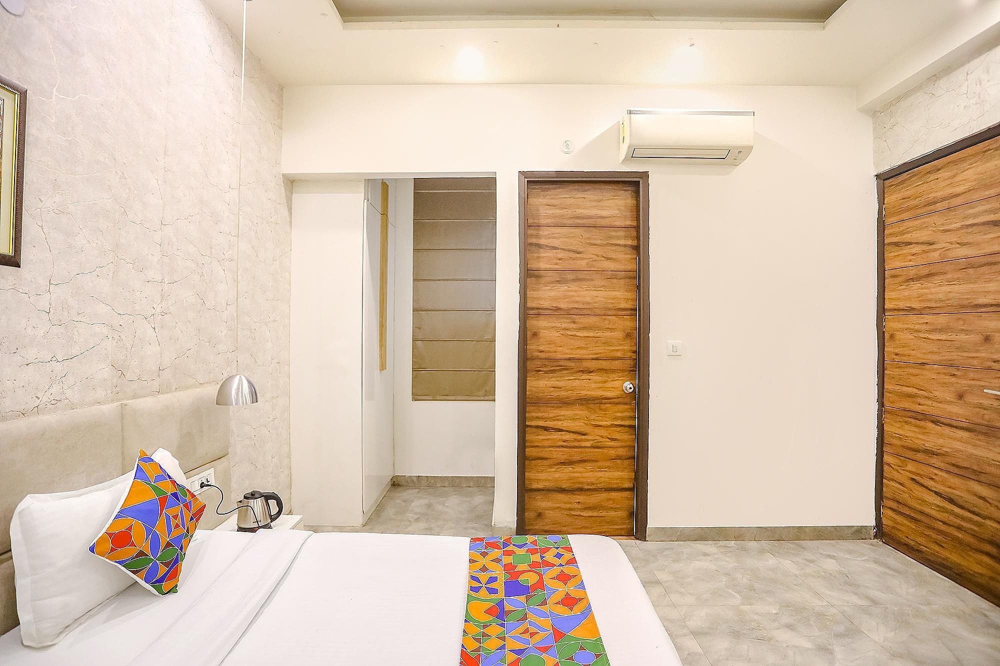 FabHotel F9 Sector 19 Deluxe Room 4