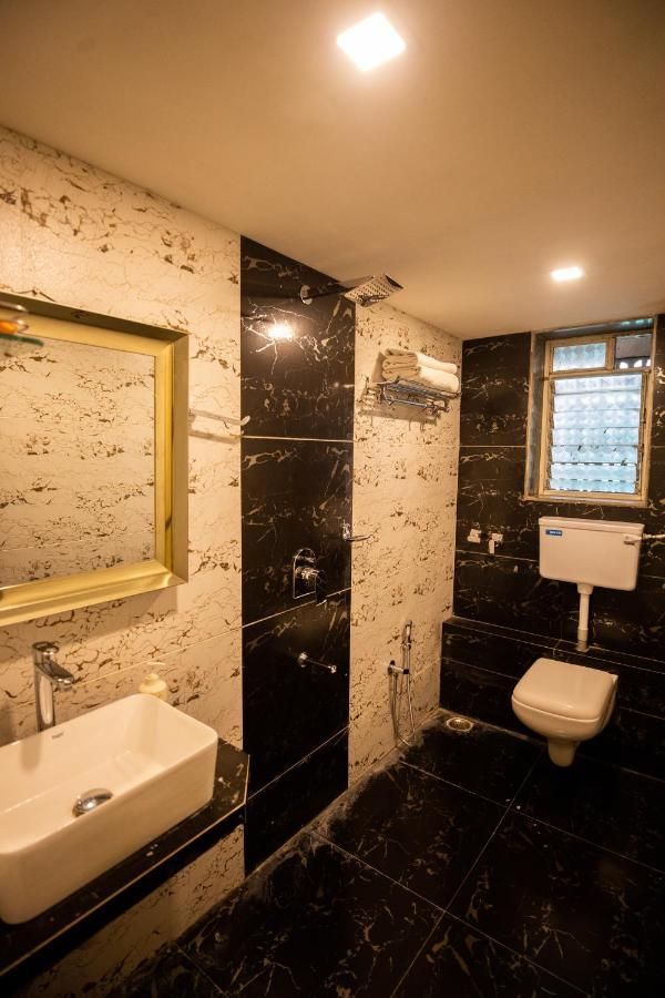 Hotel Redwings Castle Deluxe Room 3