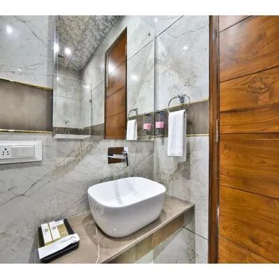 Luxury Suite with Balcony