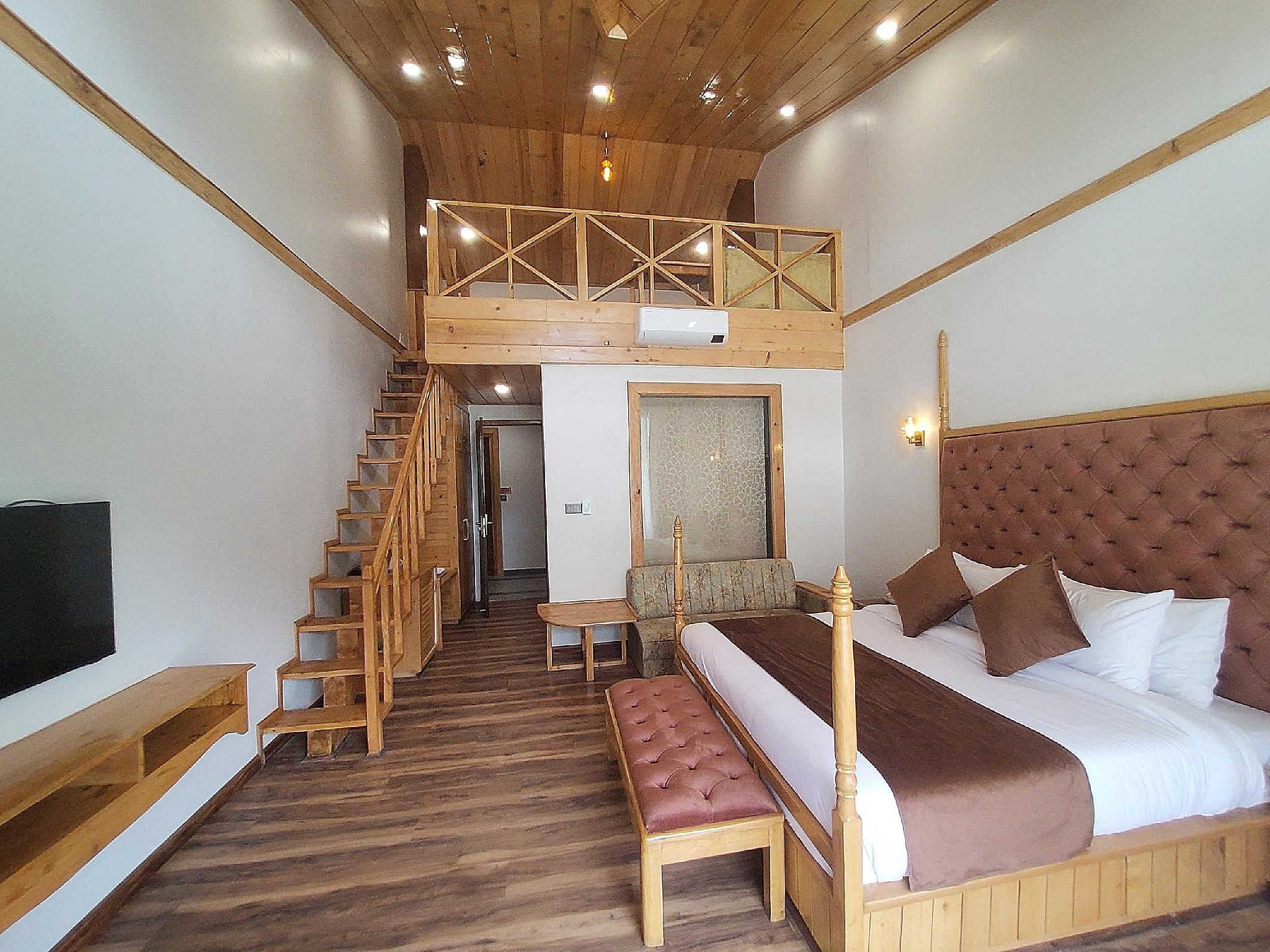 Duplex Room with 1 king and 1 Queen size Bed