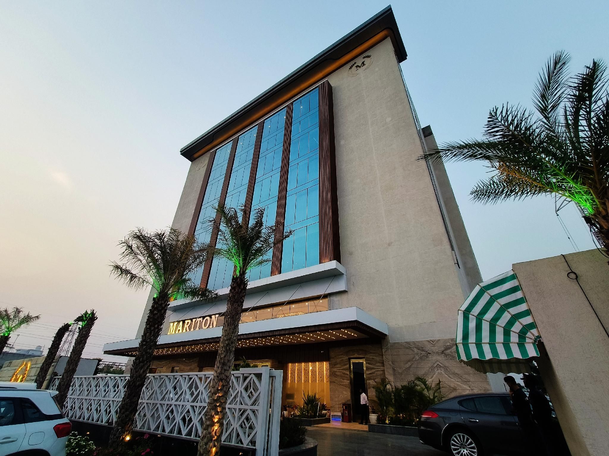 undefined Mariton Hotel 7