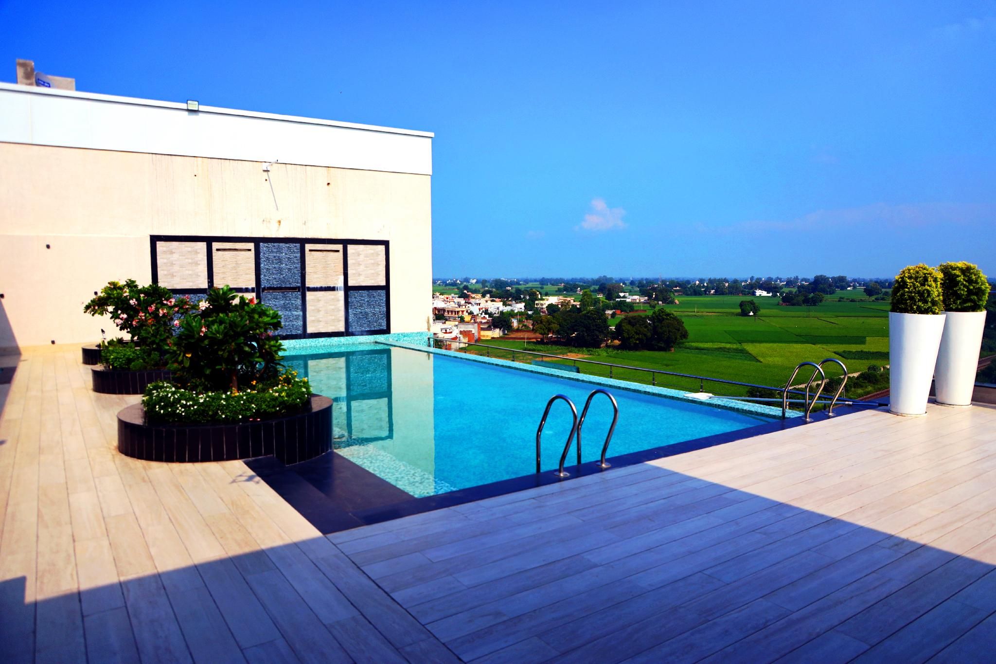 undefined Mariton Hotel 5