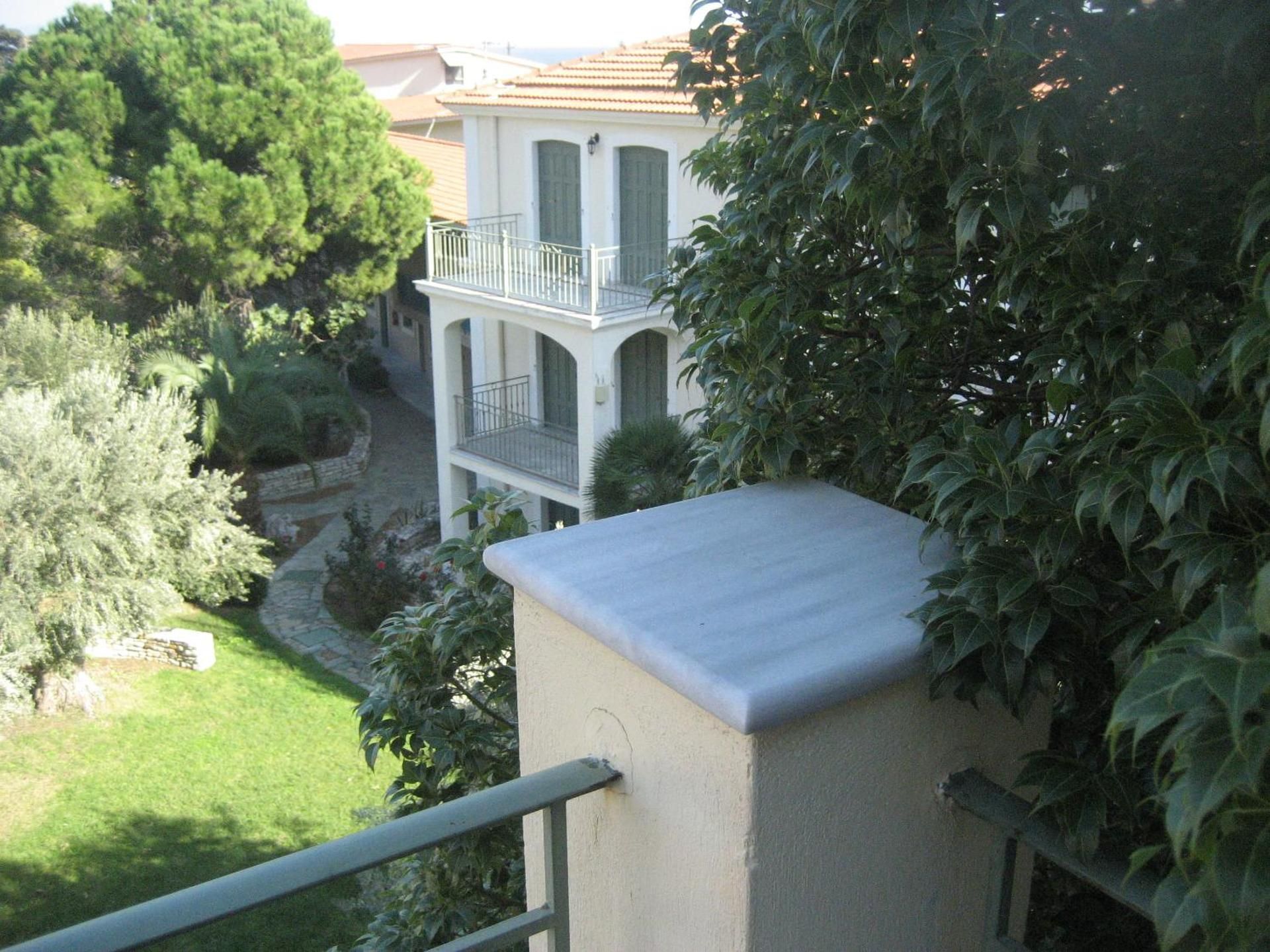 One-Bedroom Apartment with Garden View