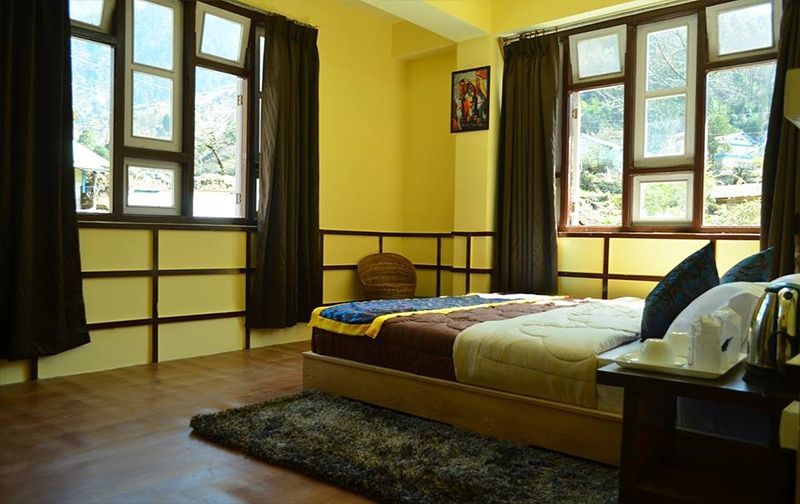 Triple Bed Room with Mountain View