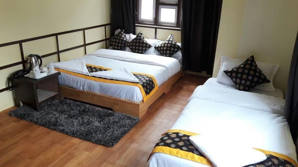 Triple Bed Room with Mountain View