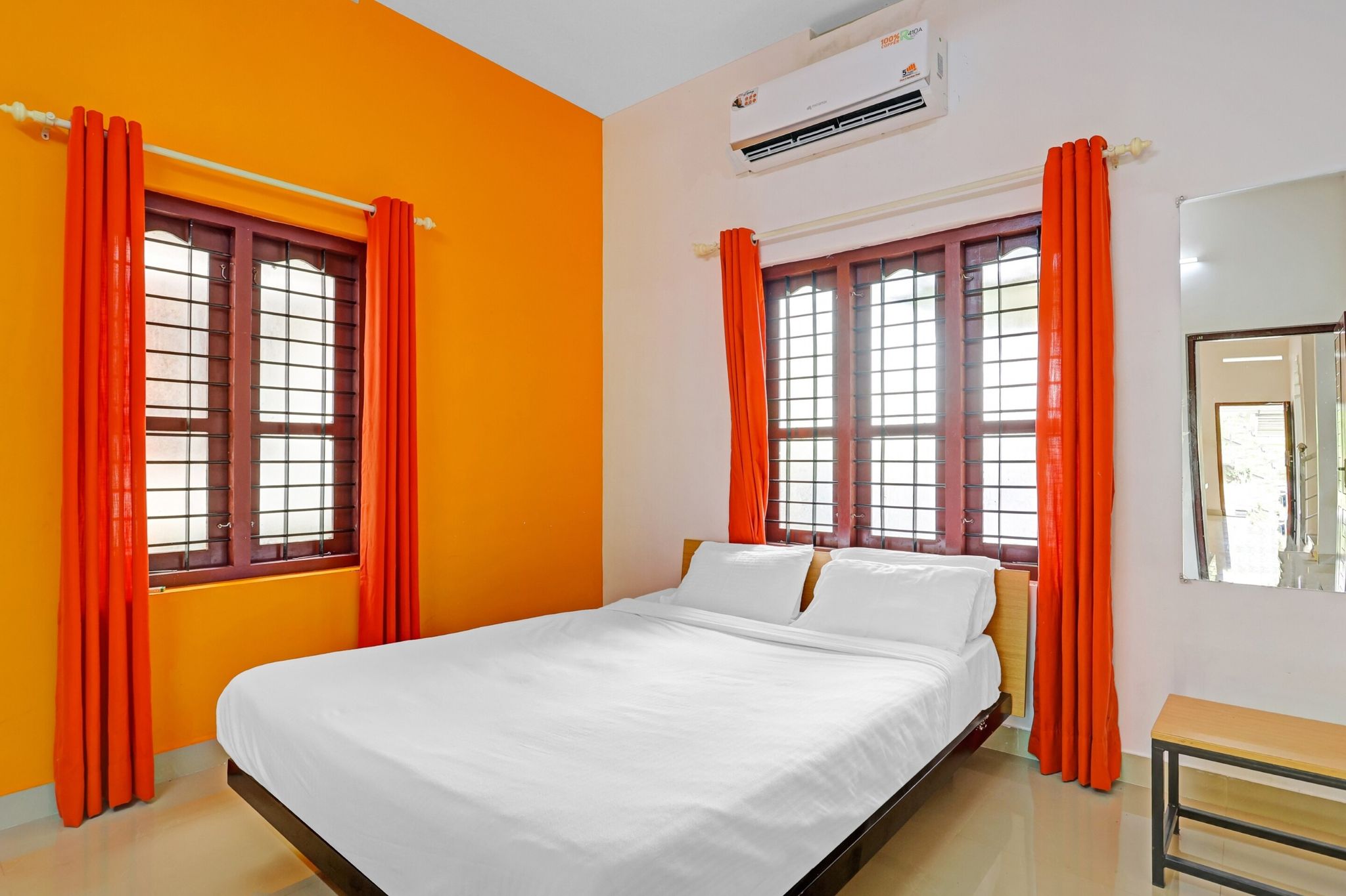 Super Capital O Pop Tavern Kazhakkottam Classic Room 11