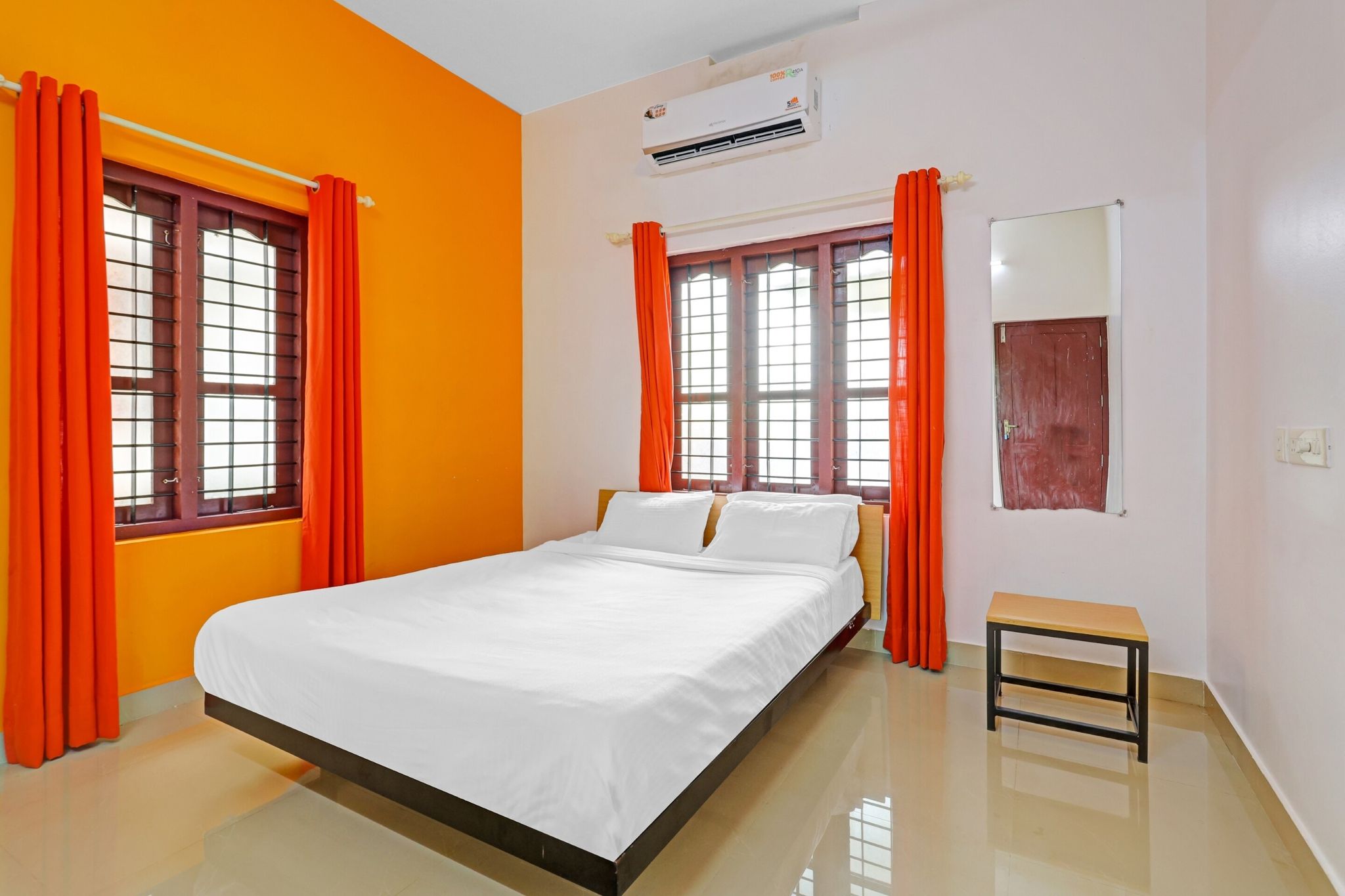 Super Capital O Pop Tavern Kazhakkottam Classic Room 2