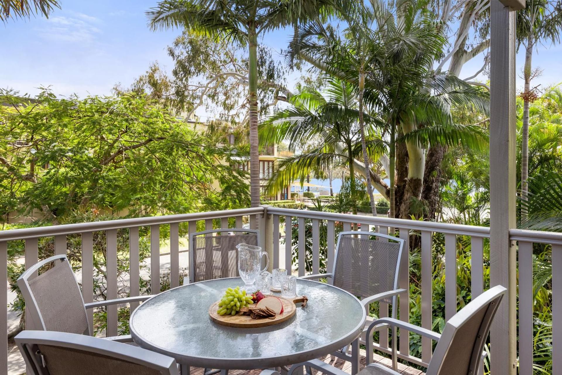 Four-Bedroom Split Level Apartment with Balcony