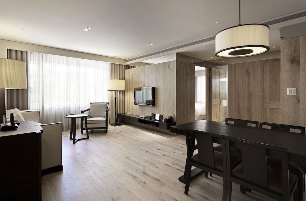 undefined Gloria Residence 4