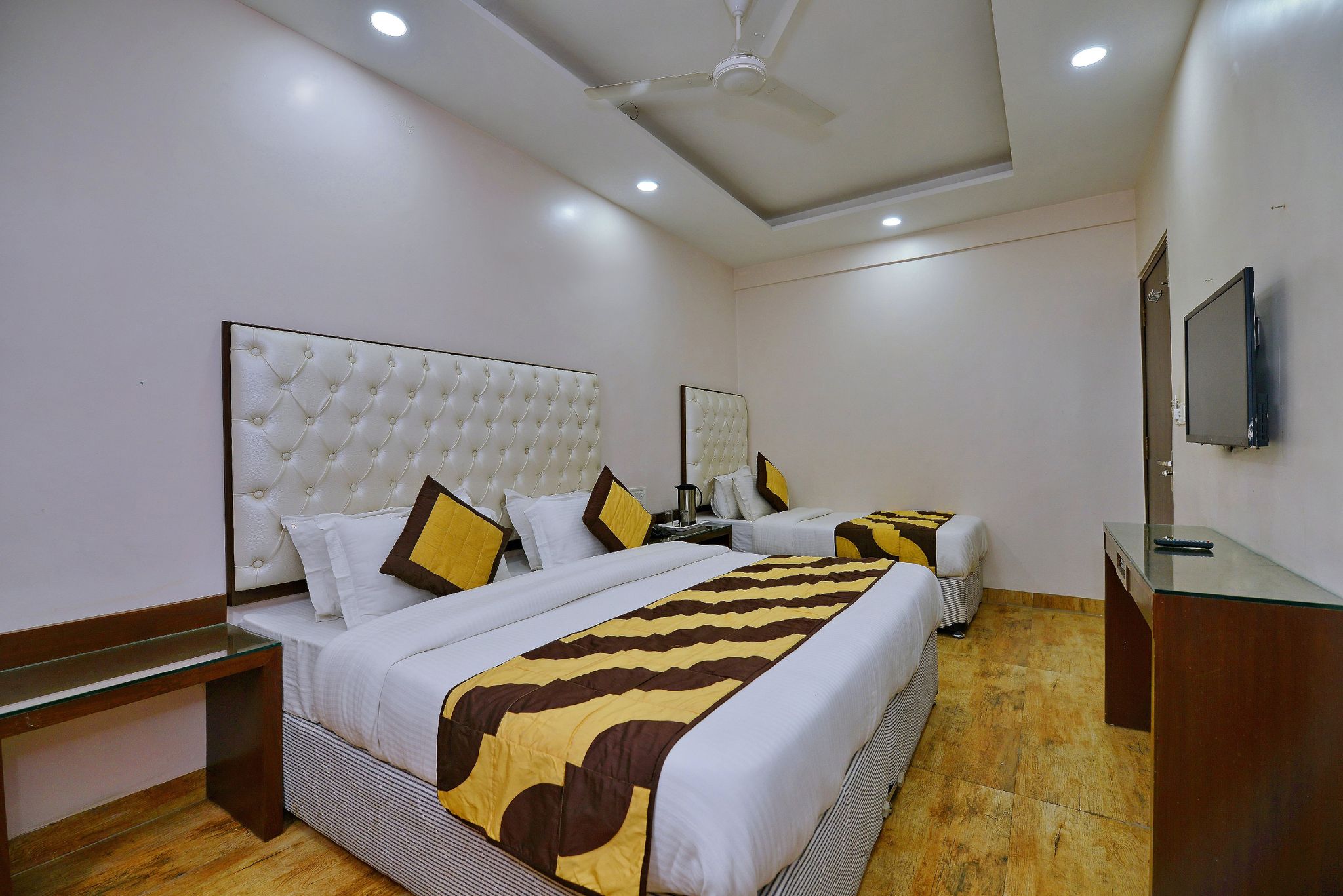 Family Room triple bed with Free Wifi