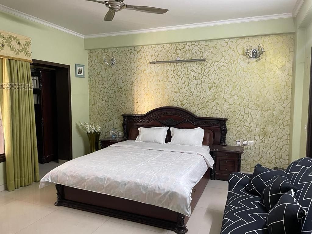 Florence By NStay King Room 4