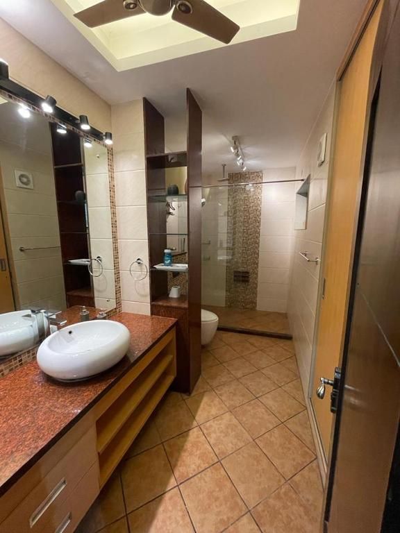 Florence By NStay King Room 8