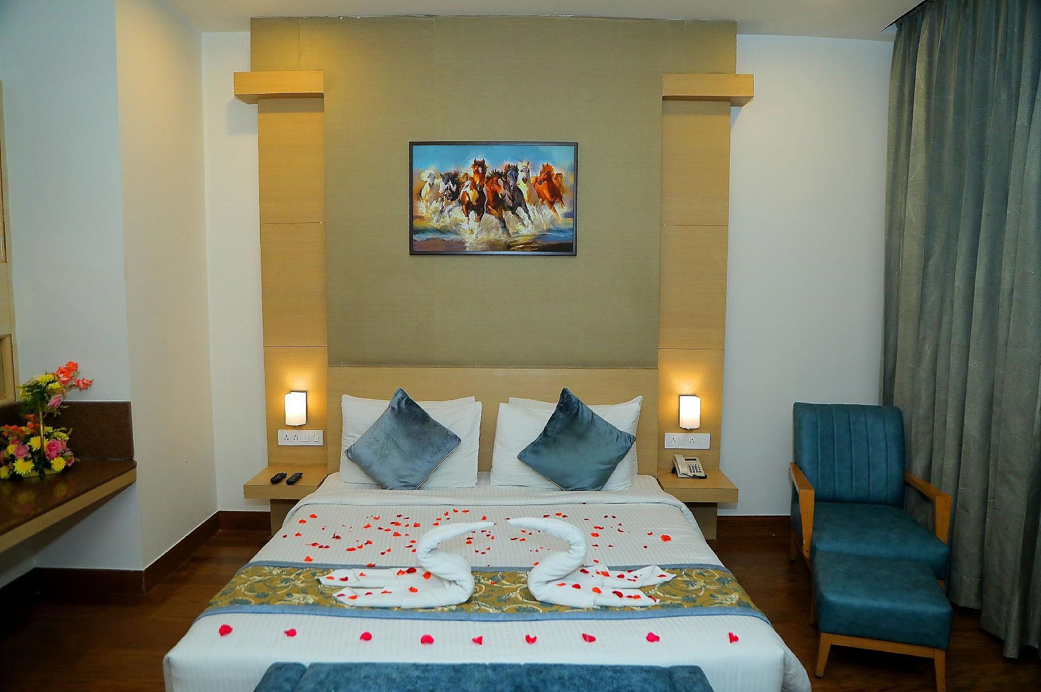 SK Klyde Grand Delhi NCR Deluxe Room 8