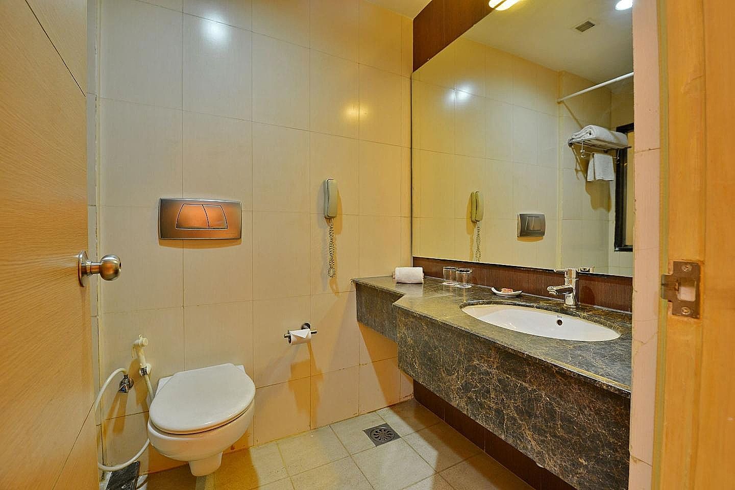 SK Klyde Grand Delhi NCR Deluxe Room 11