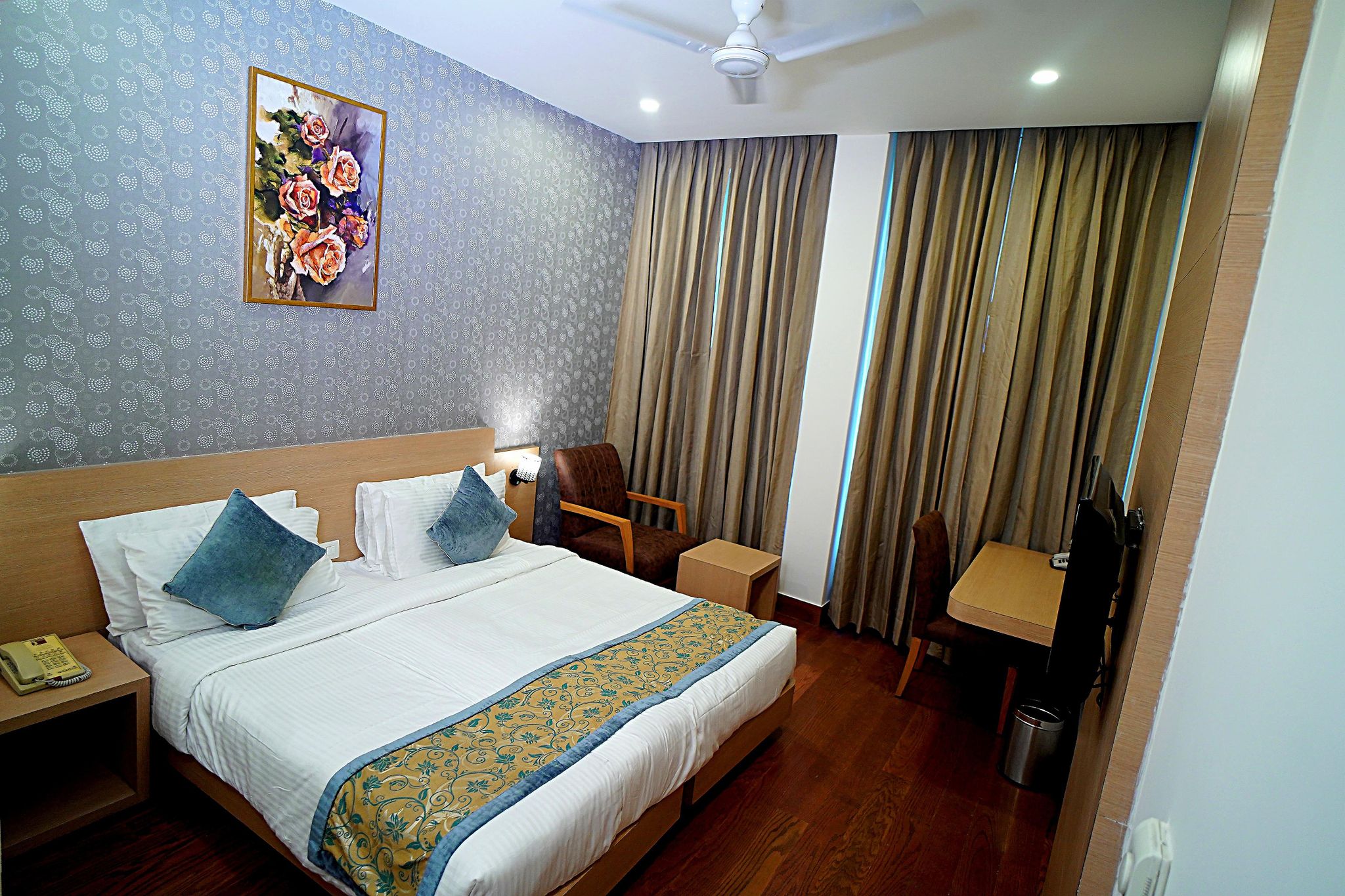 SK Klyde Grand Delhi NCR Deluxe Room 2