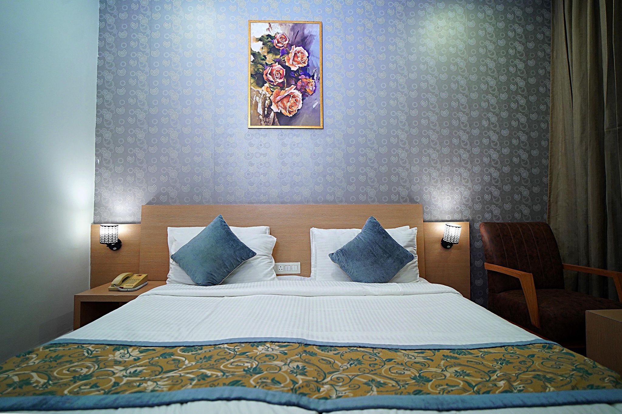 SK Klyde Grand Delhi NCR Deluxe Room 6