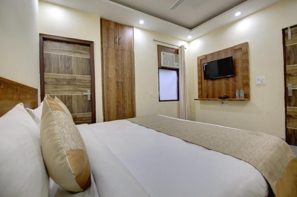 undefined Hotel Premier Noida 8