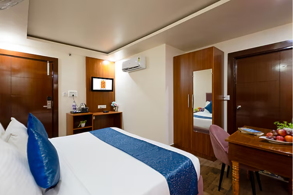 Sarla Hotel Inn Deluxe Room 3