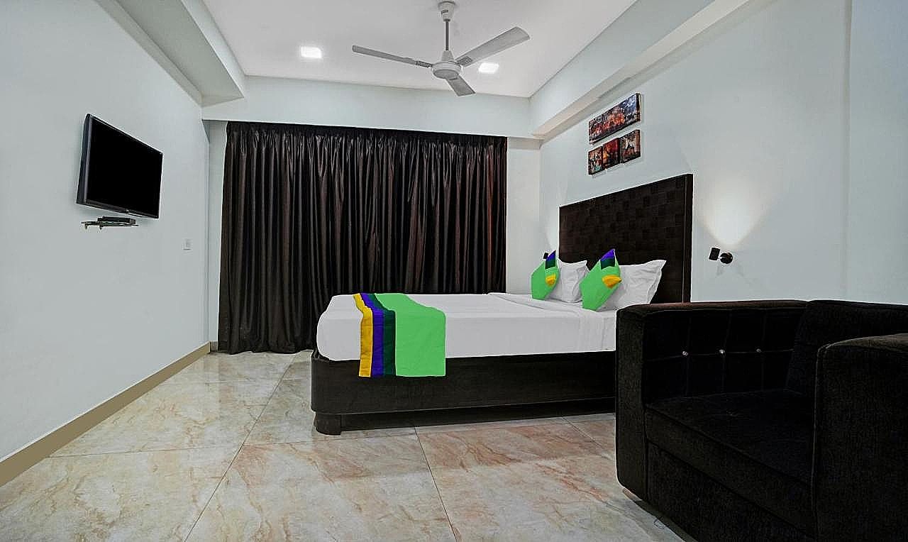 undefined Hotel Swarna'S 7