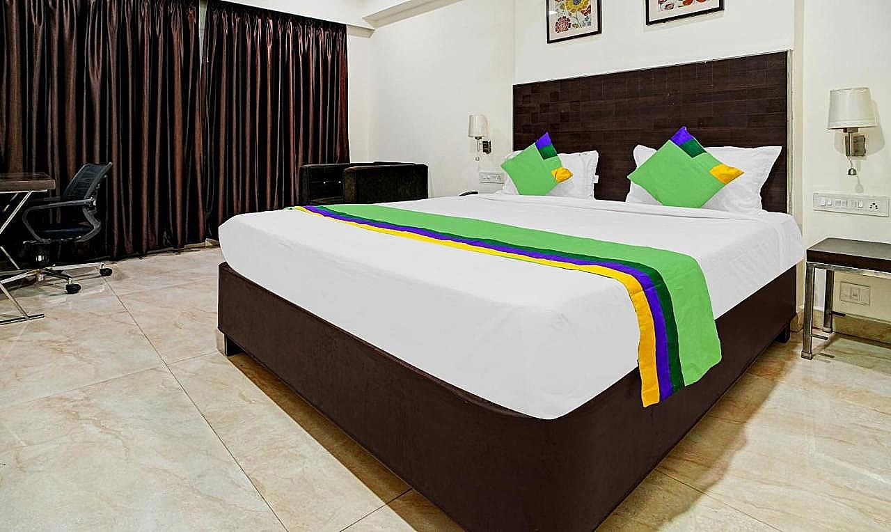 undefined Hotel Swarna'S 10