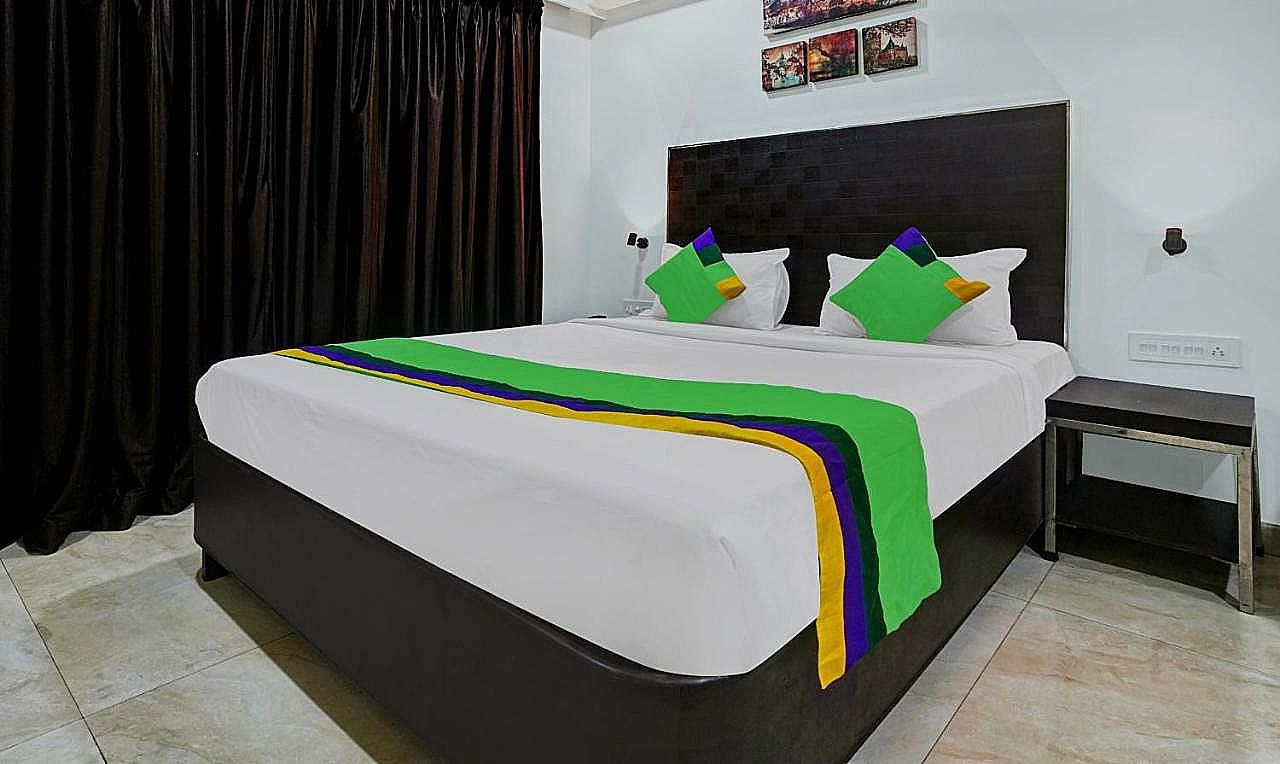 undefined Hotel Swarna'S 6