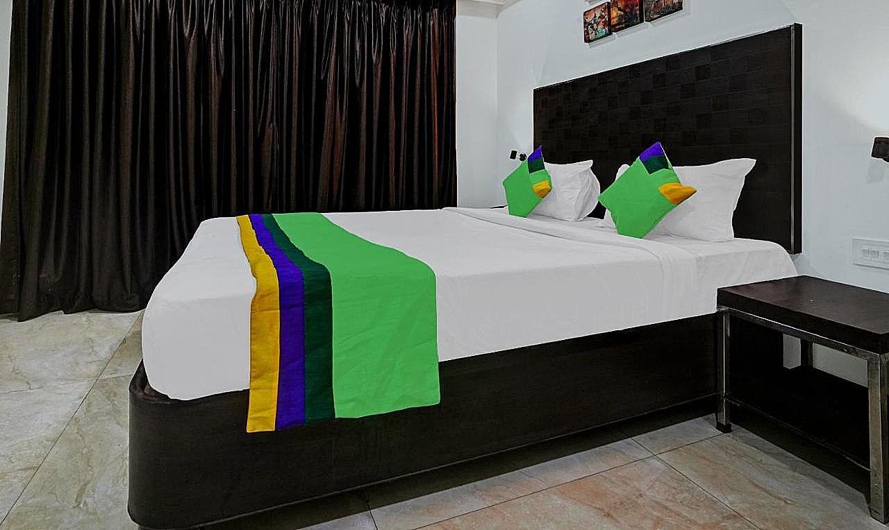 undefined Hotel Swarna'S 5