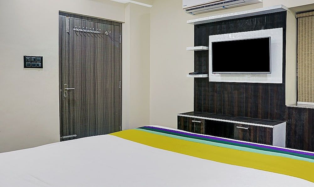 Itsy Hotels Cradle Regency Standard Double Room 4