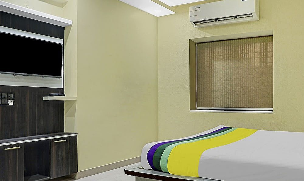 Itsy Hotels Cradle Regency Standard Double Room 11