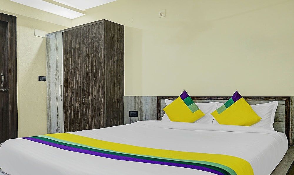Itsy Hotels Cradle Regency Standard Double Room 3