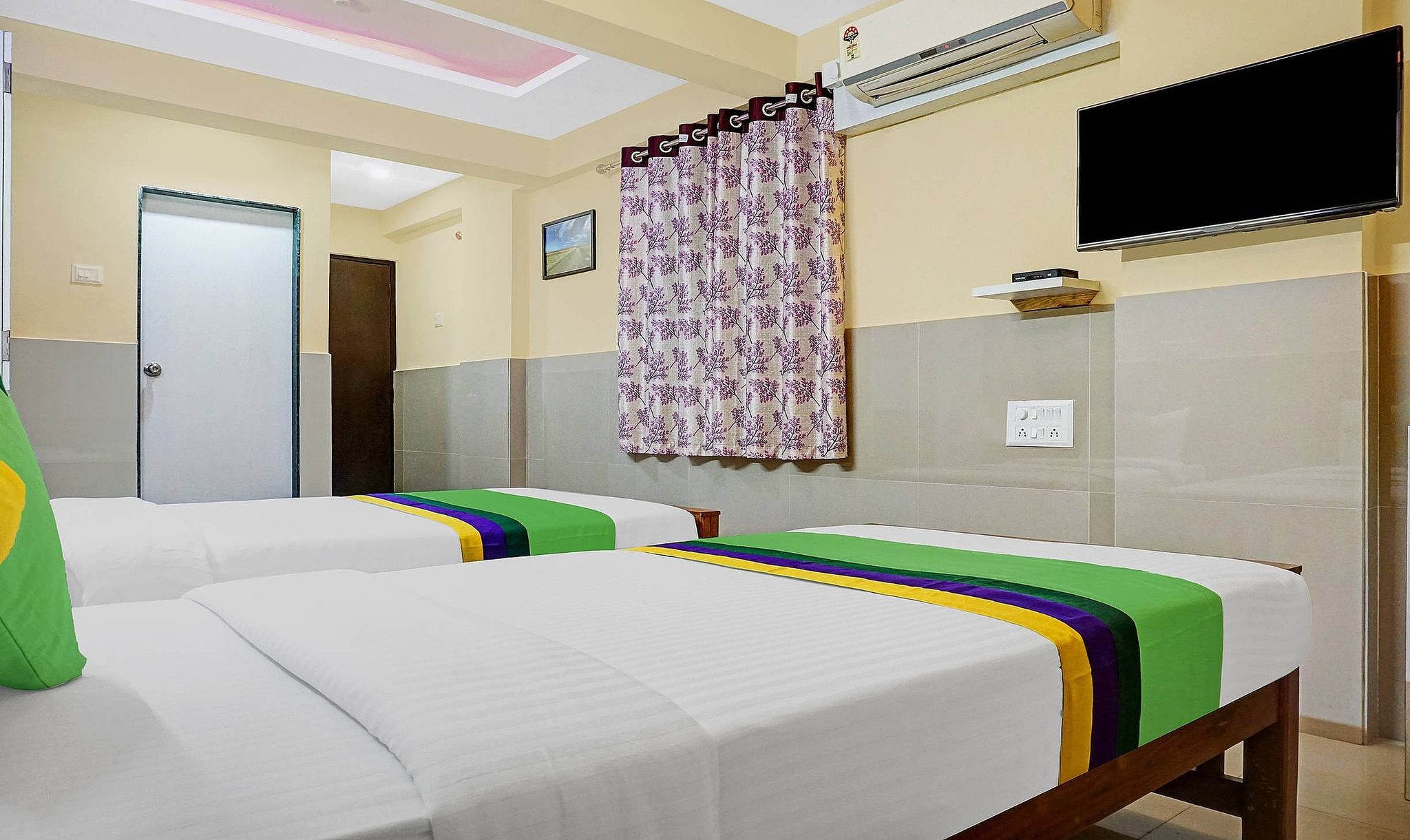 Treebo Empire Executive Premium Standard Double Room 7