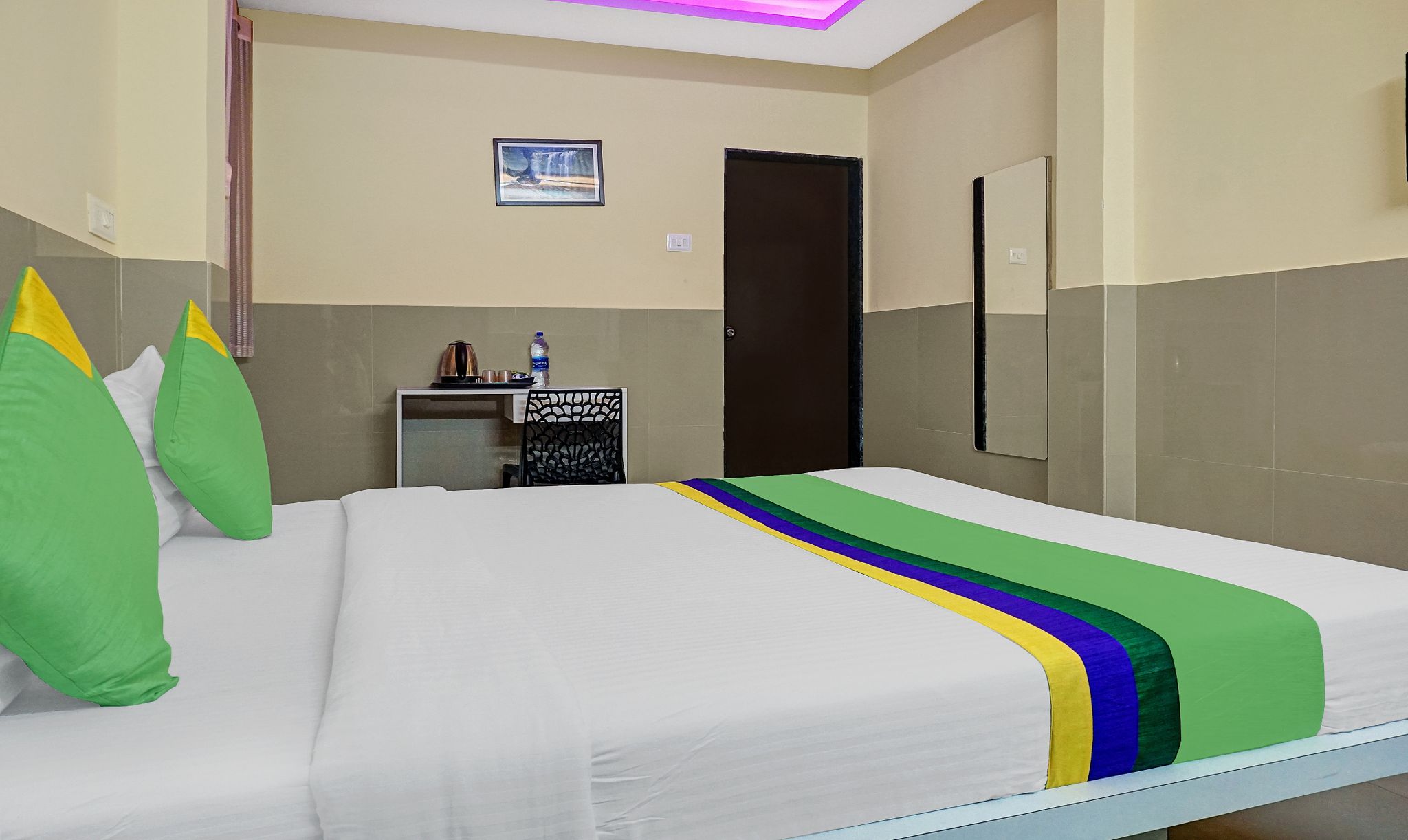 Treebo Empire Executive Premium Standard Double Room 5