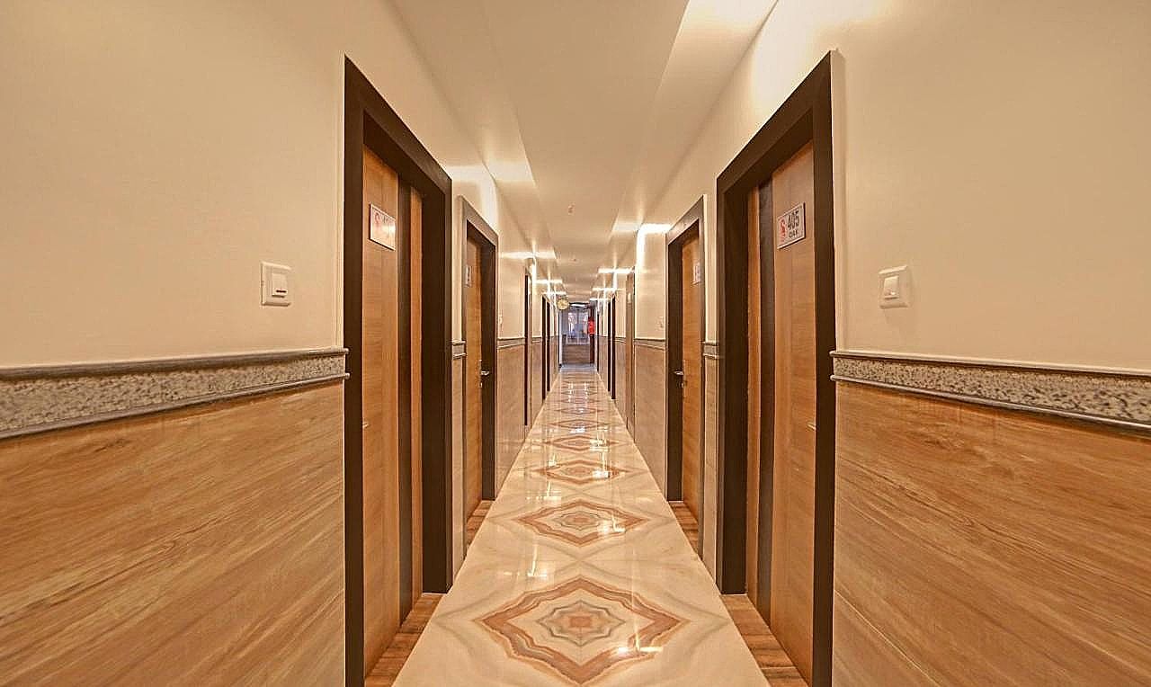 undefined Treebo Lazystay Elite 3