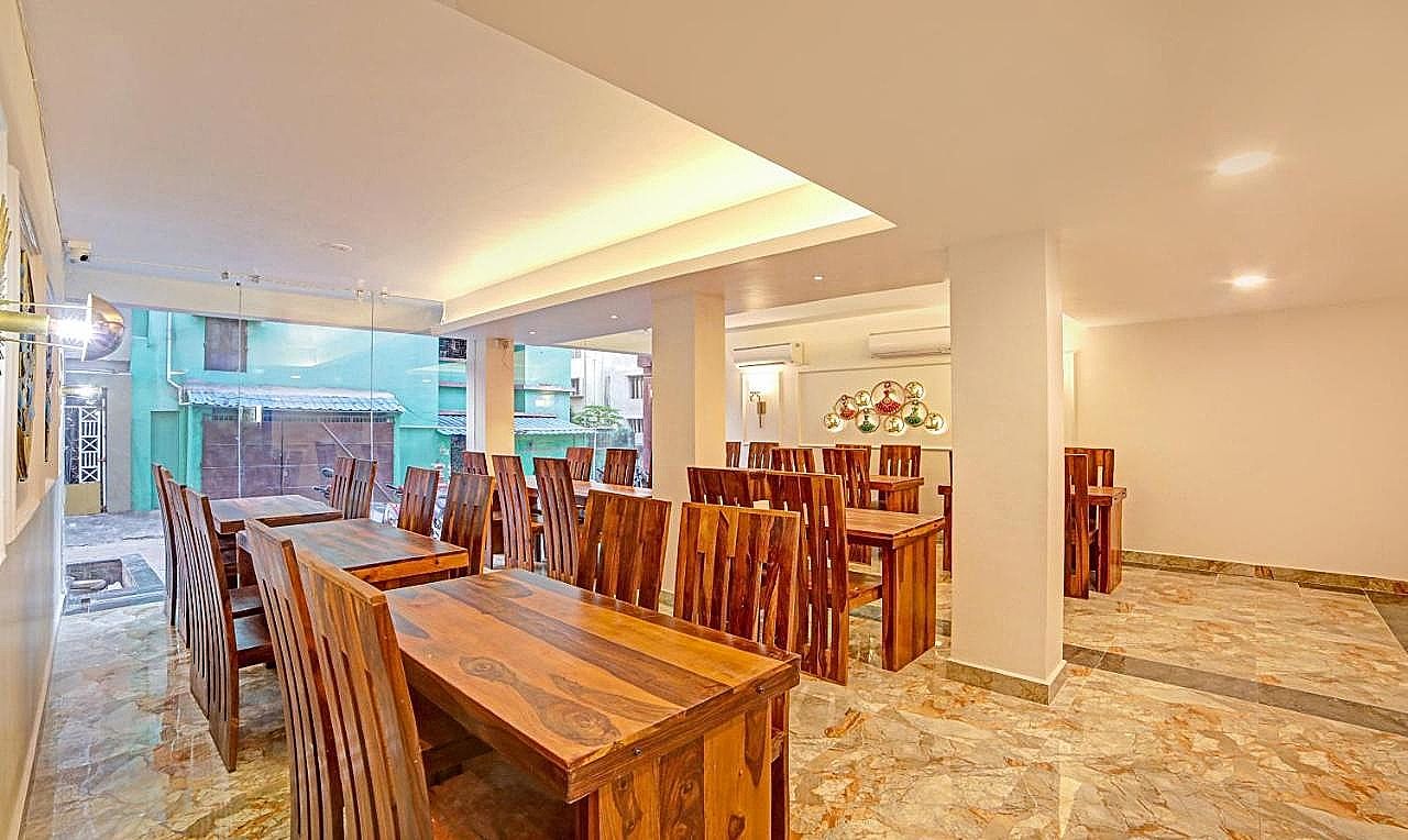 undefined Treebo Lazystay Elite 4