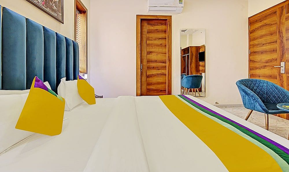 Itsy Hotels Vedansh Standard Double Room 3
