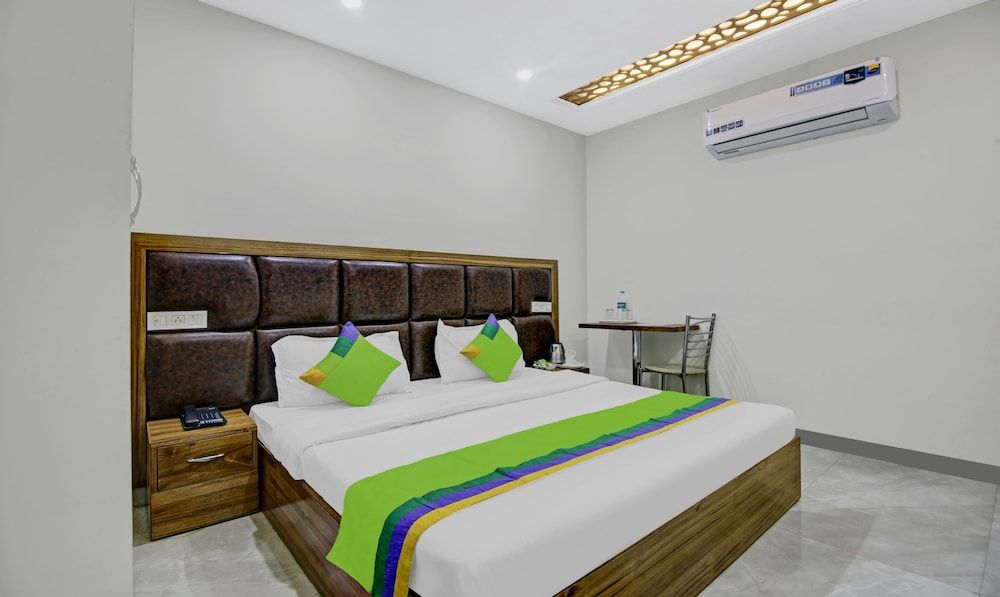 Treebo Royal Salute, Zirakpur Economy Double Room 8