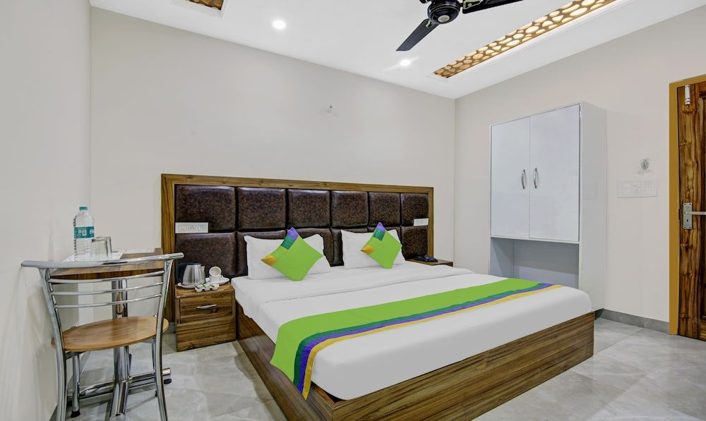 Treebo Royal Salute, Zirakpur Economy Double Room 5