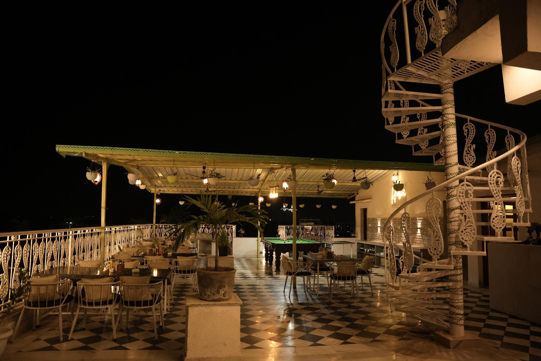 Hotel Karohi Villa