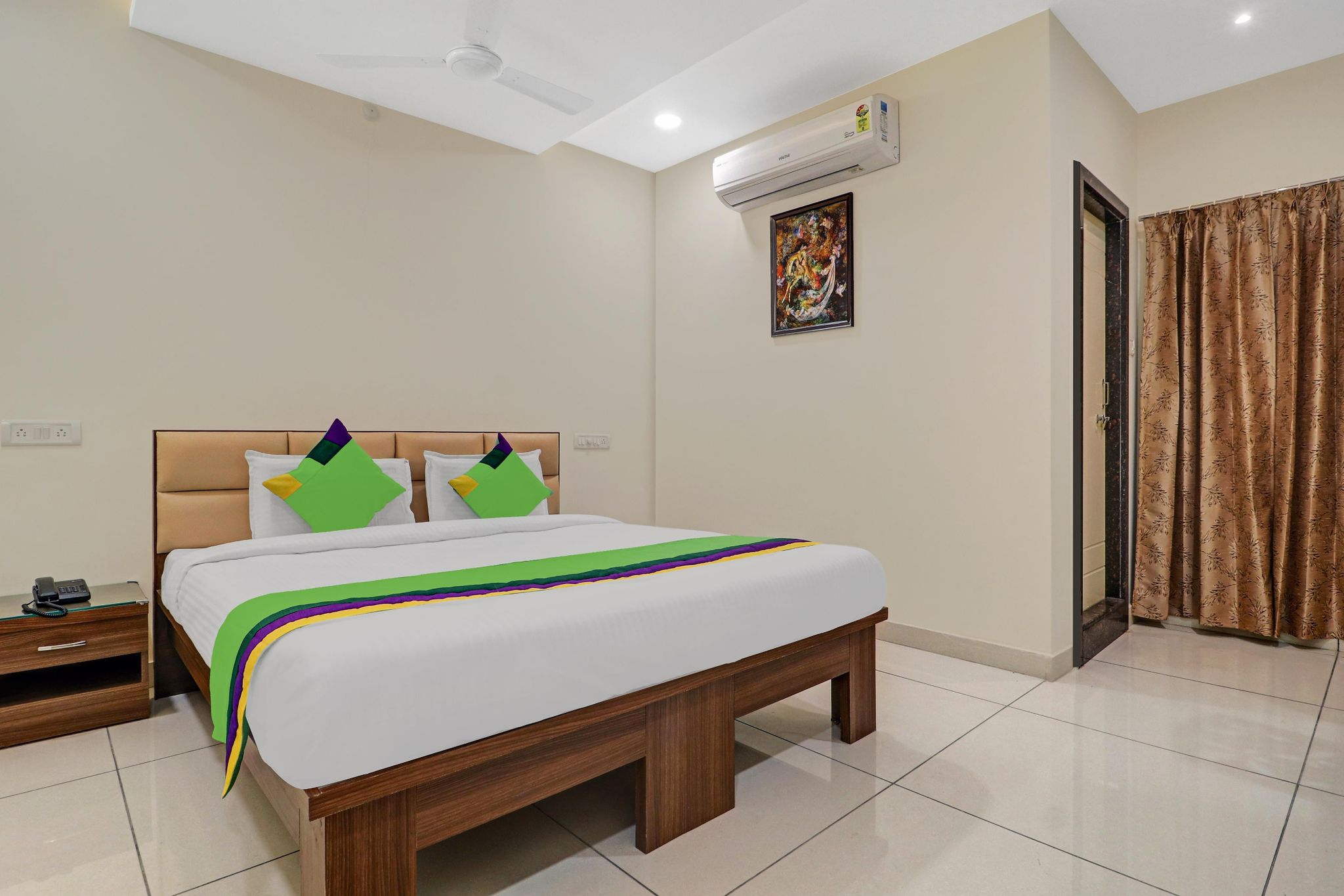 Treebo Virat Residency, US Consulate Standard Double Room 9