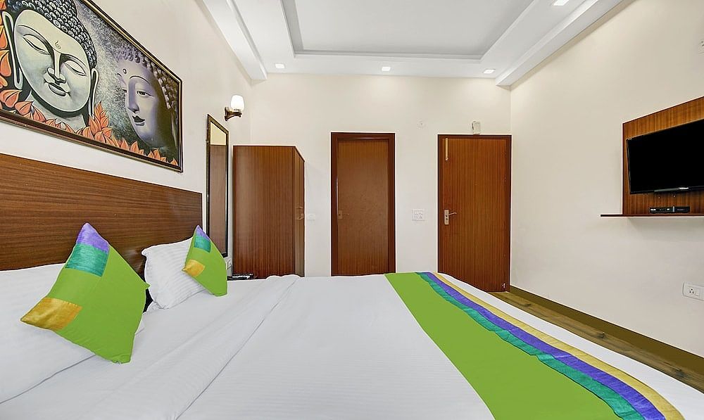 Treebo Noida Grand Standard Double Room 3