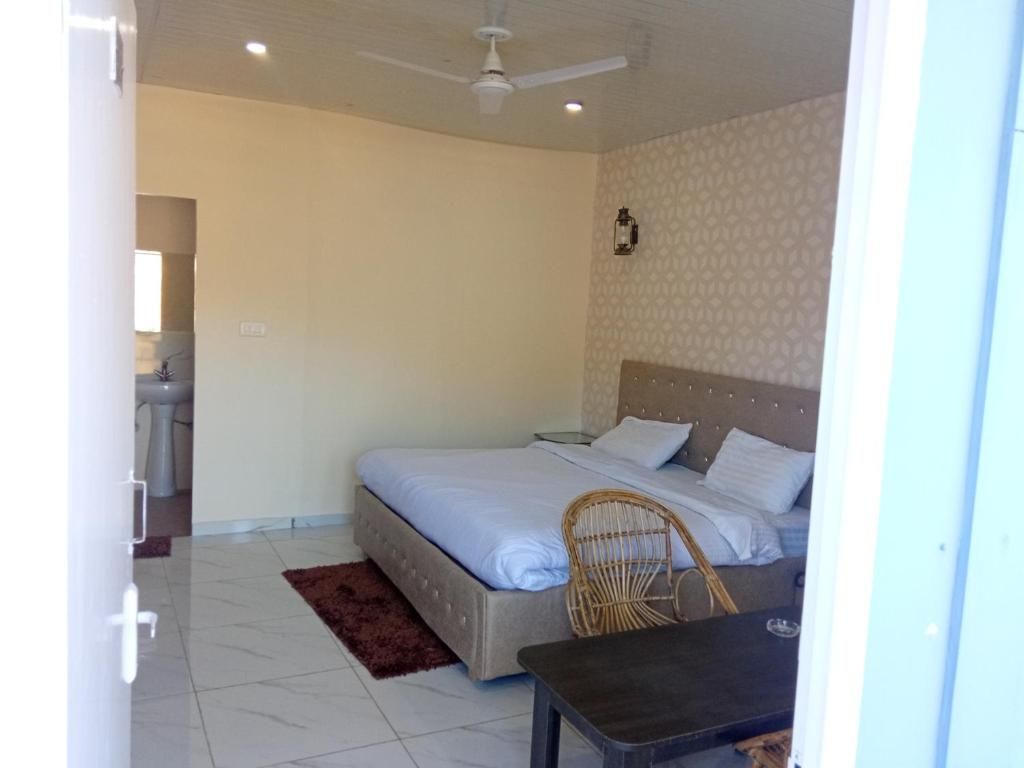 IN APPLE ESTATE KANATAL Classic Room with Mountain View 6