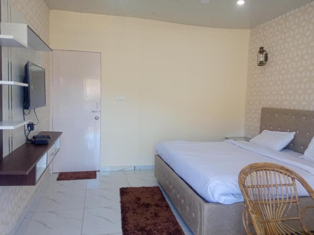 IN APPLE ESTATE KANATAL Classic Room with Mountain View 9