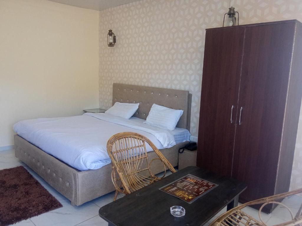 IN APPLE ESTATE KANATAL Classic Room with Mountain View 5