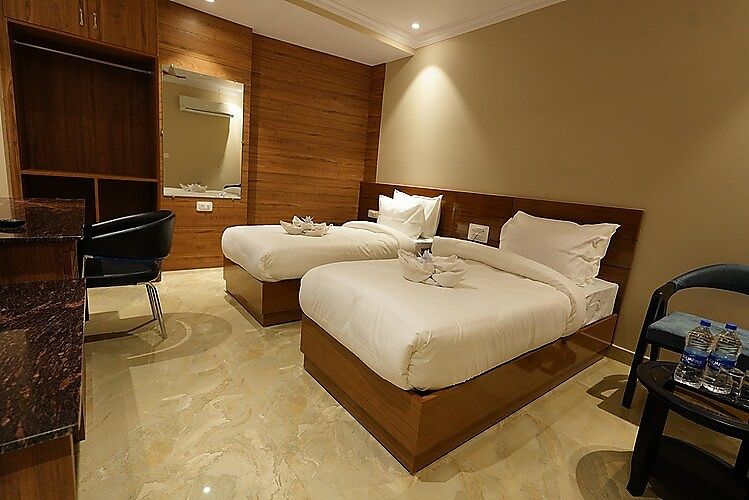 Deluxe Room Twin Beds