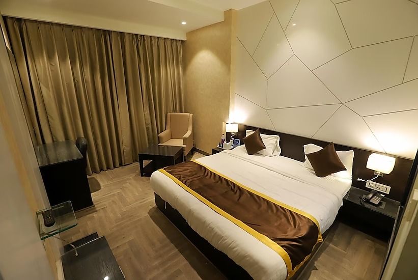 Suite, City View