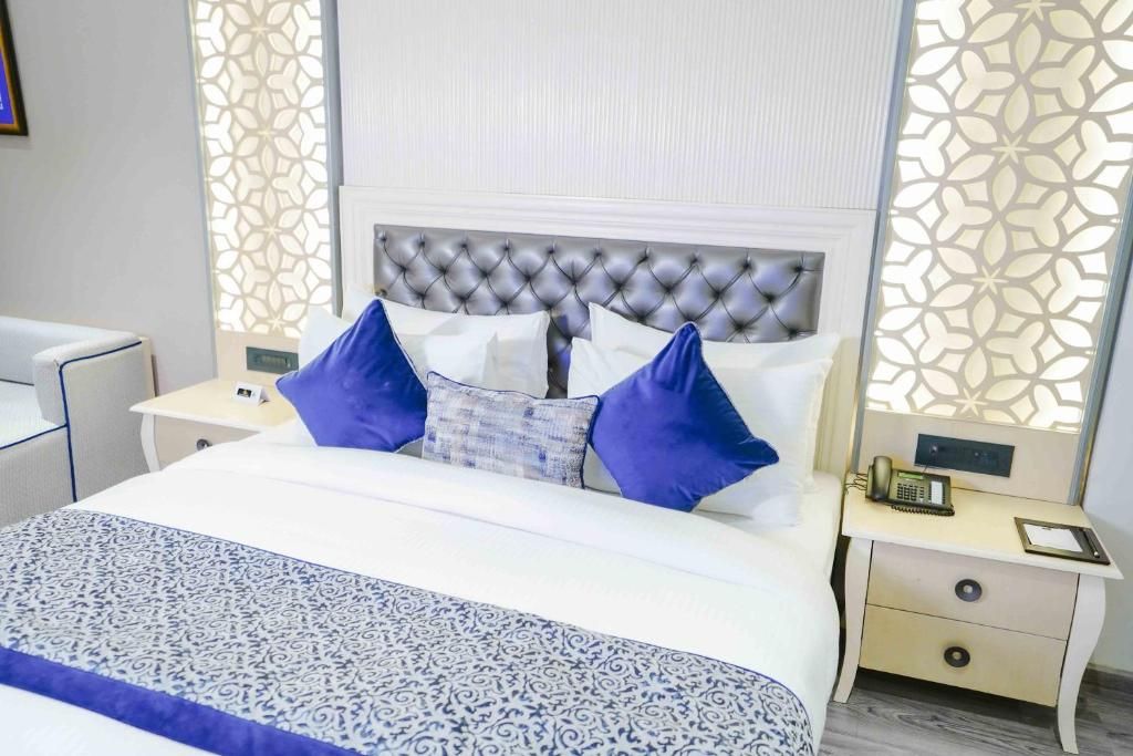 The Grand Nirvana Hotel Executive Room 2