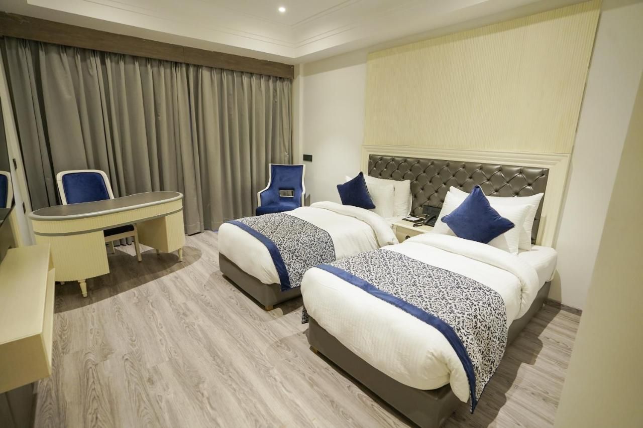 The Grand Nirvana Hotel Executive Room 4