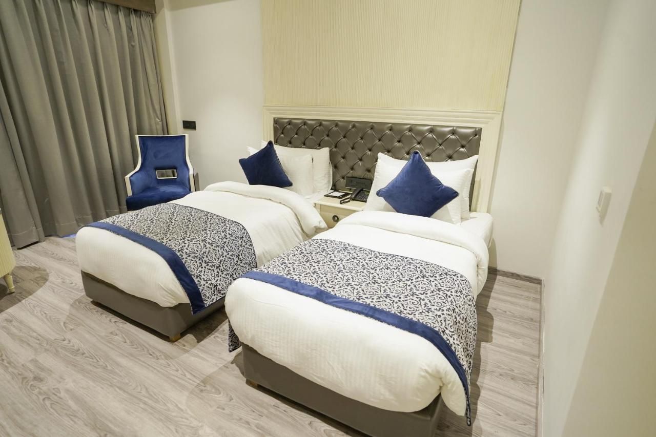 The Grand Nirvana Hotel Executive Room 6